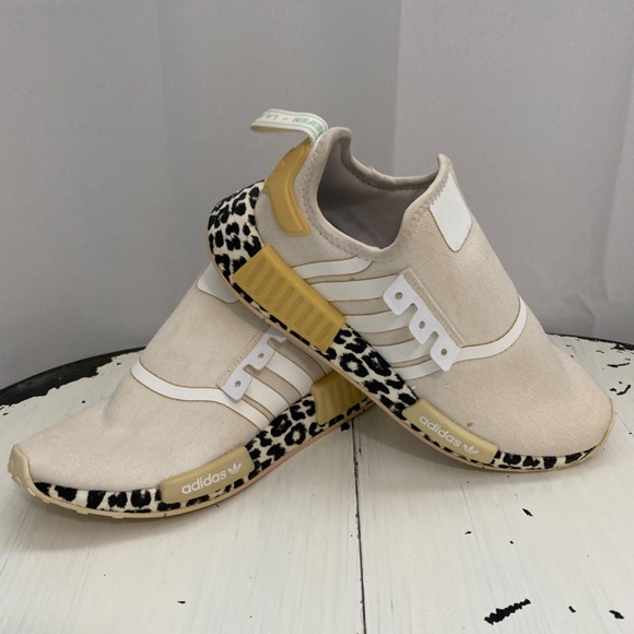 Adidas Originals Women's NMD_R1 Sneaker Ecru Black Leopard Print - Picture 2 of 8